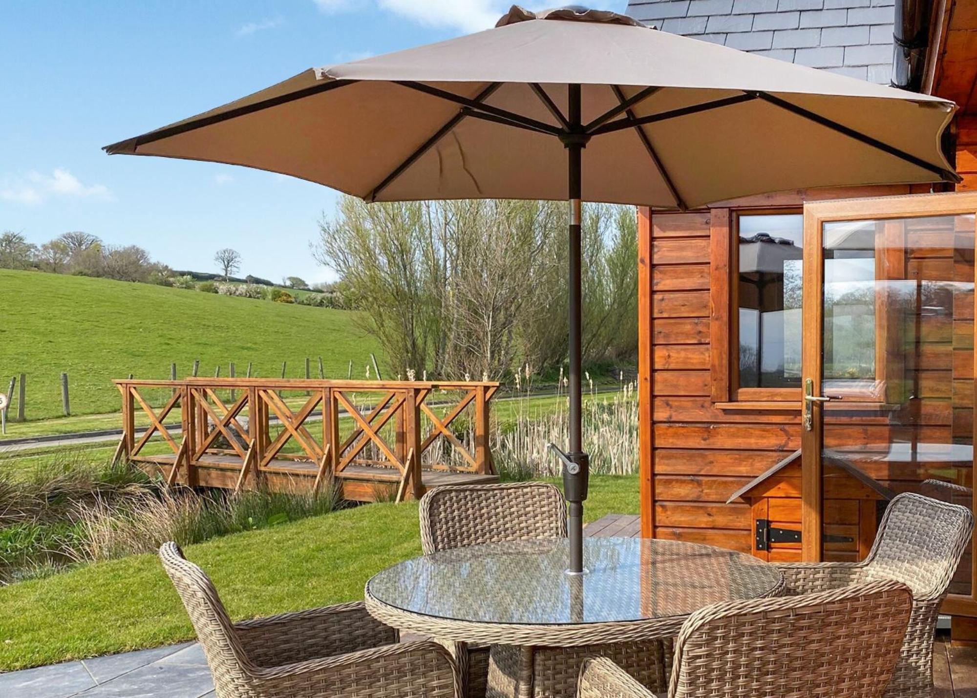 Anglesey Lakeside Lodges Menai Bridge Room photo