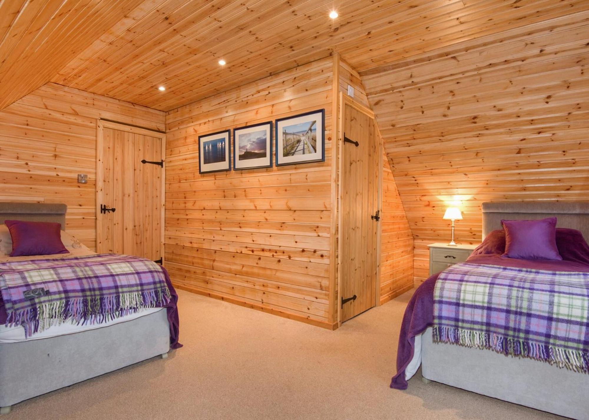 Anglesey Lakeside Lodges Menai Bridge Room photo