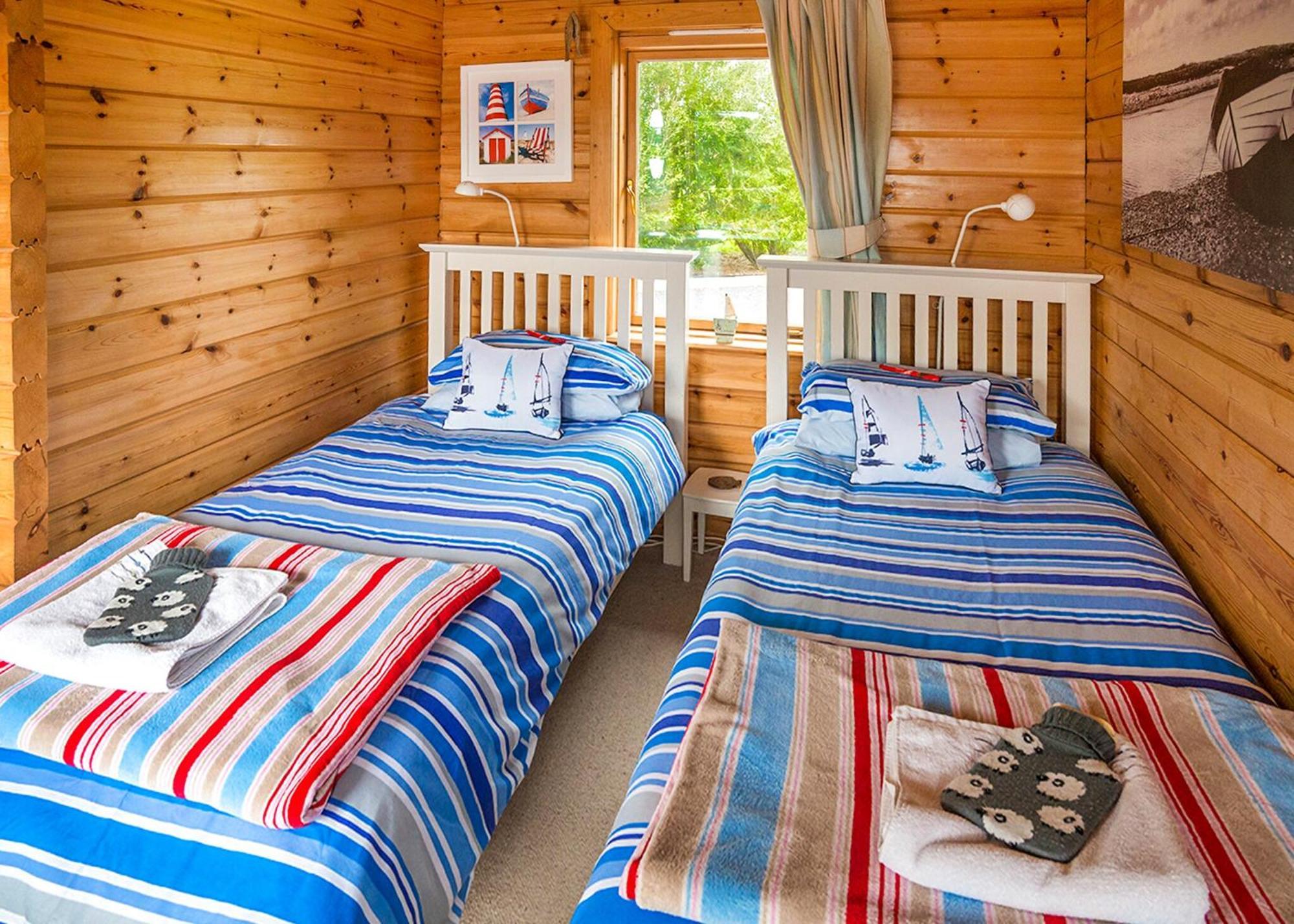 Anglesey Lakeside Lodges Menai Bridge Room photo