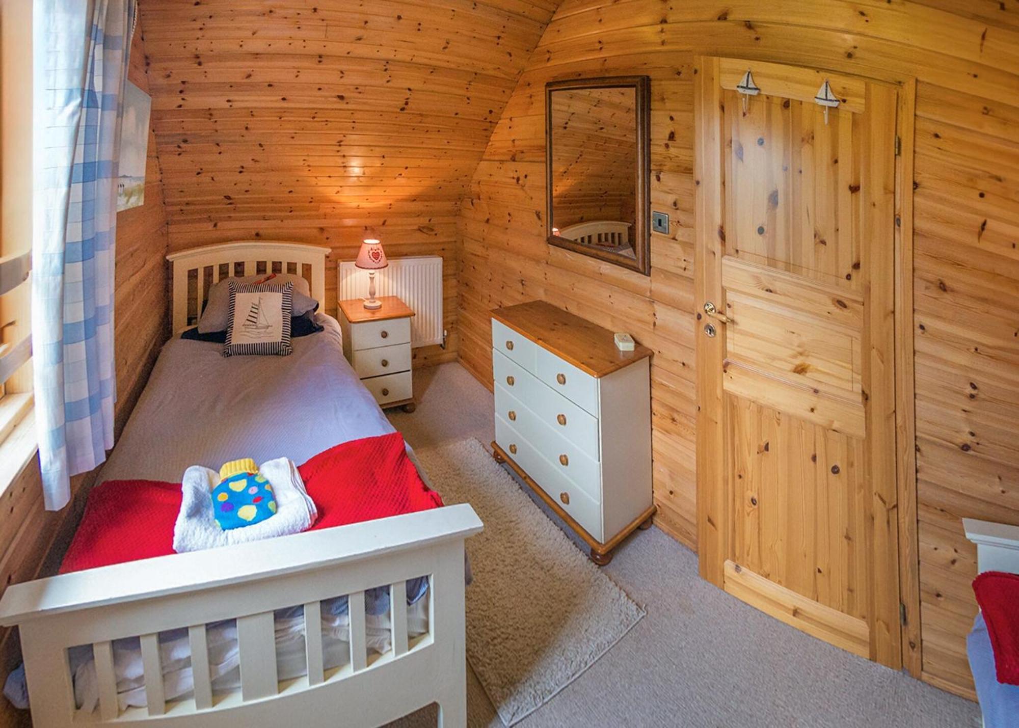 Anglesey Lakeside Lodges Menai Bridge Room photo