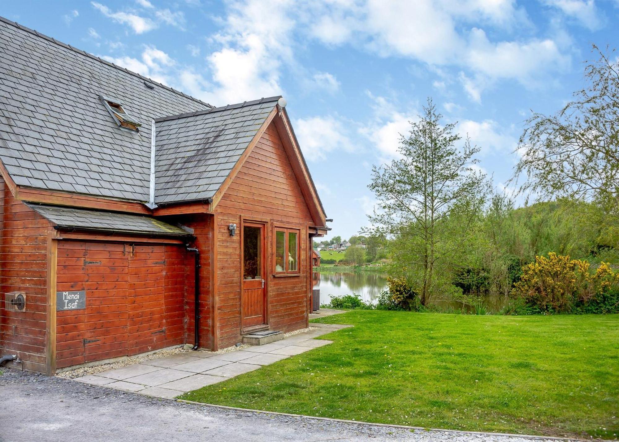 Anglesey Lakeside Lodges Menai Bridge Room photo